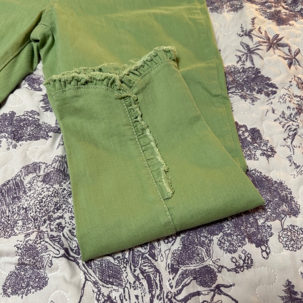 Crown & Ivy 10 Petite Super Cute Sage Green Cropped Jeans - Picture 5 of 5